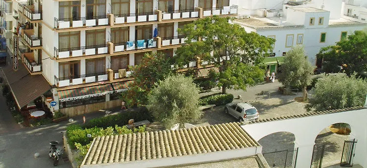 Apartamentos Tramuntana San Antonio